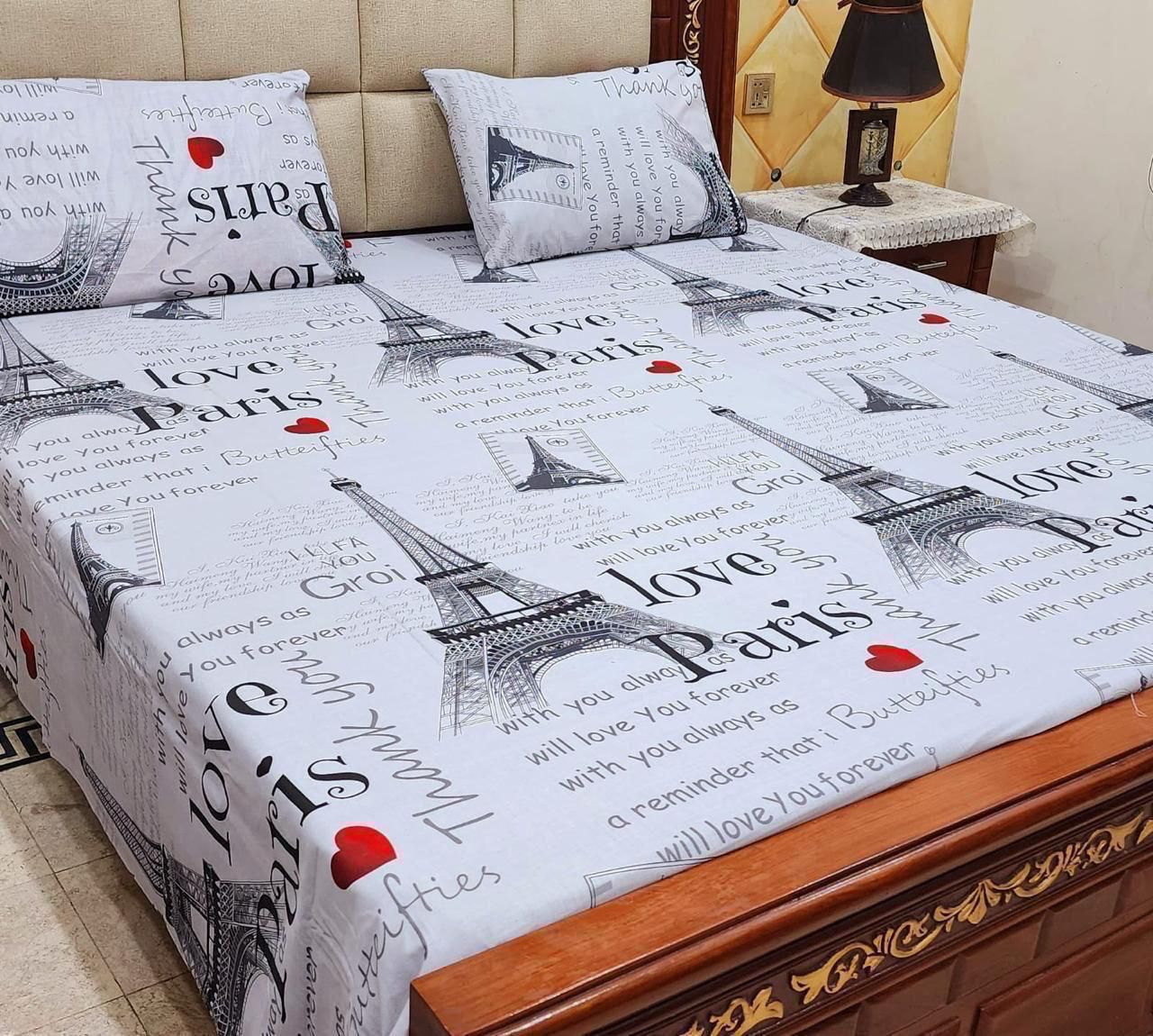 🗼 White Cotton Bedsheet with Eiffel Tower Print